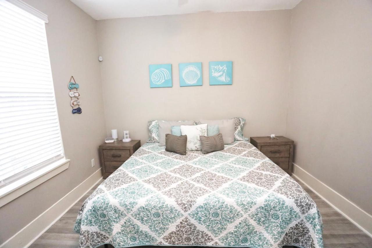 加尔维斯敦Hidden Hideaway! Bungalow 2 Blocks From The Beach! Sleeps 3别墅 外观 照片